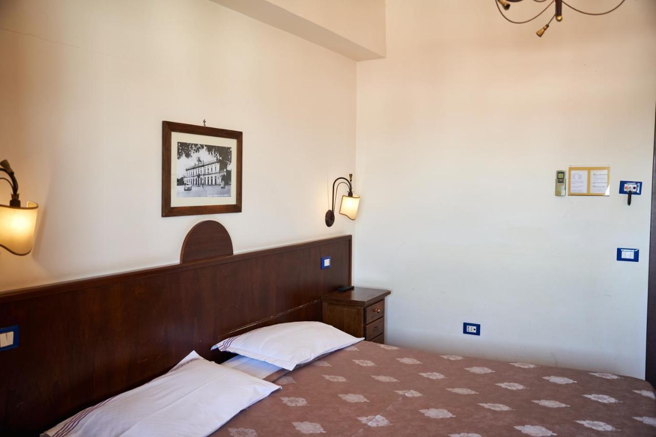 Hotel Max Aversa Esterno foto