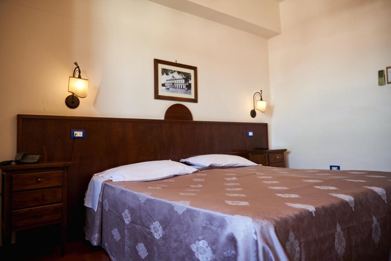 Hotel Max Aversa Esterno foto