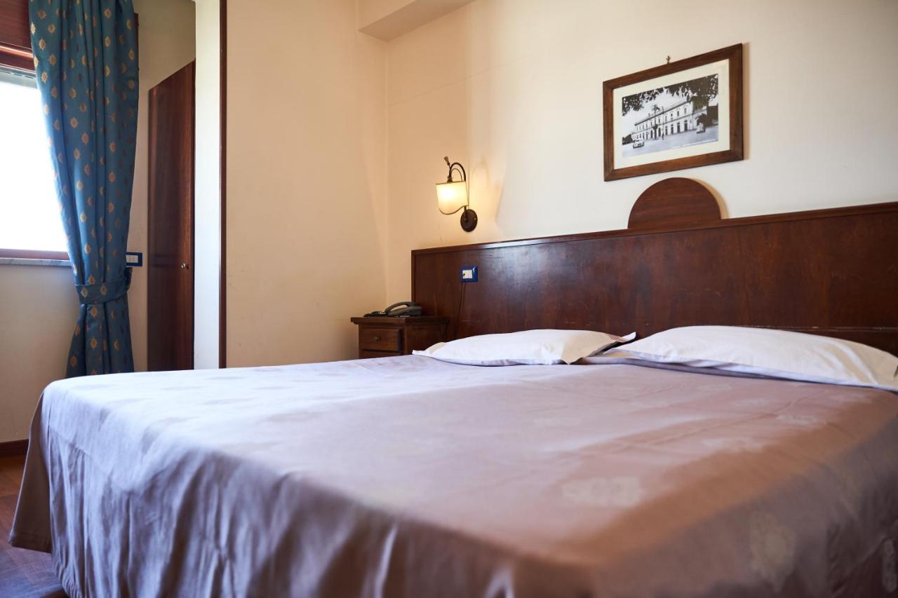 Hotel Max Aversa Esterno foto