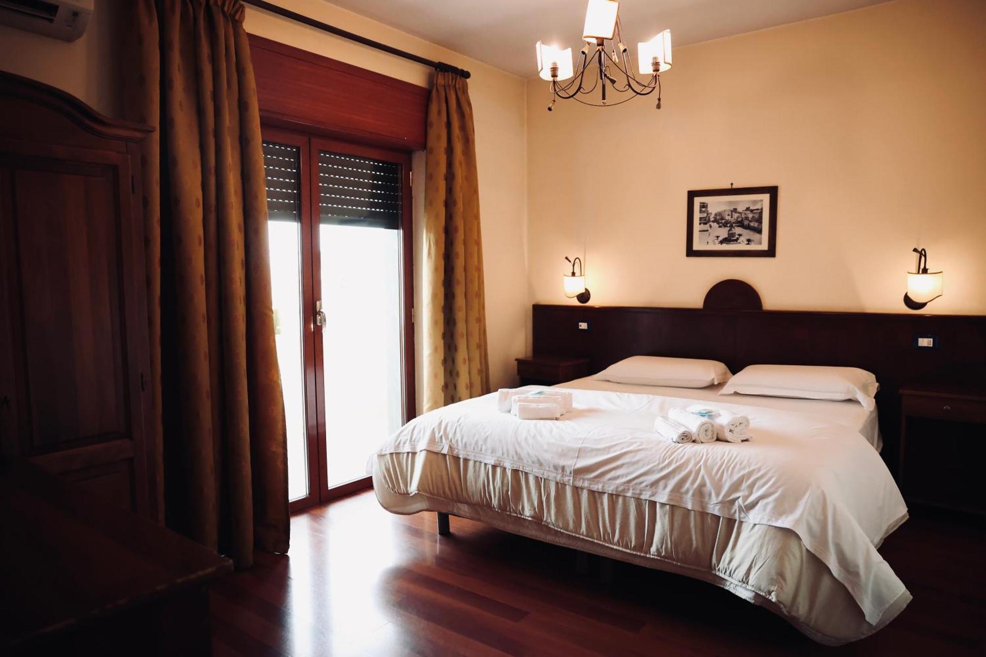 Hotel Max Aversa Esterno foto