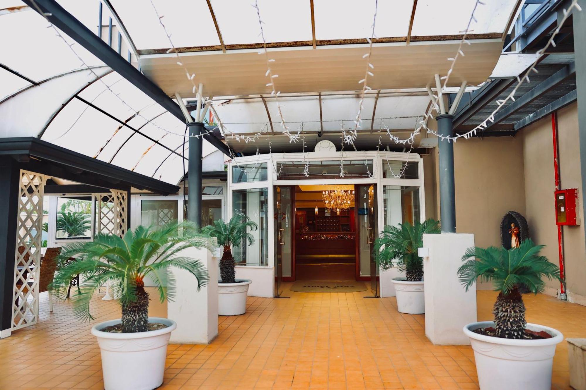 Hotel Max Aversa Esterno foto