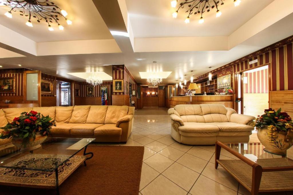 Hotel Max Aversa Esterno foto
