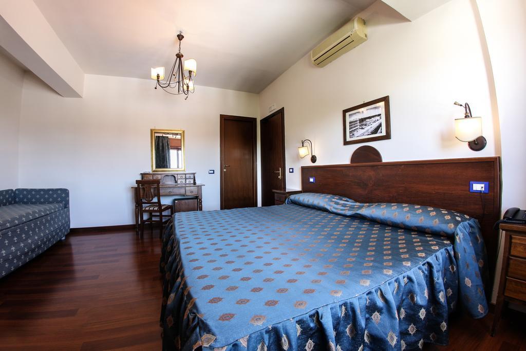Hotel Max Aversa Esterno foto
